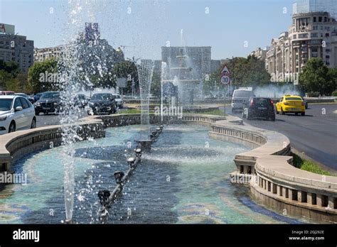 BUCHAREST ROMANIA AUGUST 17 2021 Fountain At Unirii Square At The