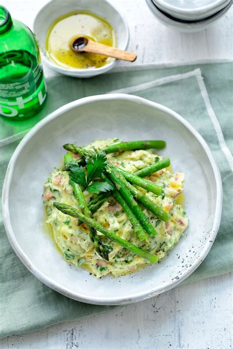 Aardappelpuree Met Zure Room Spekjes En Groene Asperges Recepten Njam