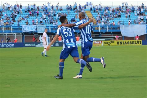 Na Sua Melhor Partida Da Temporada Ava Vence O Herc Lio Luz E Segue