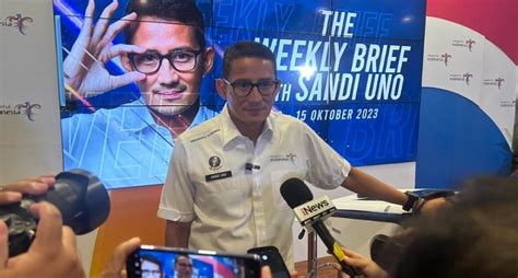 Sandiaga Uno Upayakan Harga Tiket Pesawat Turun Agar Target Wisnus Tercapai