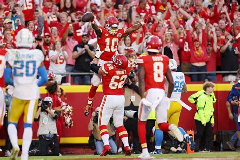 Final Score Chiefs Offense Comes Alive In 31 17 Win Over Chargers