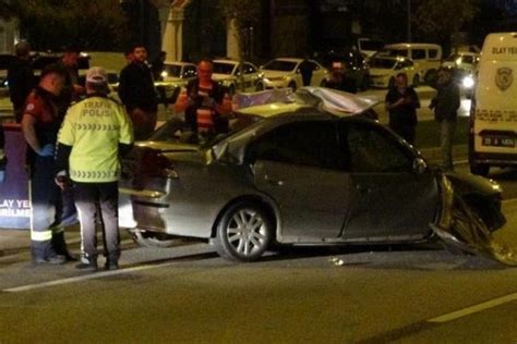 Denizli de feci kaza Otomobil TIR ın dorsesine çarptı 1 can kaybı