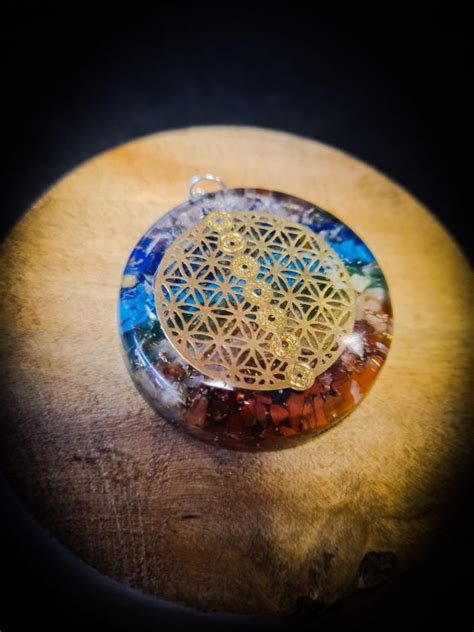 Pendentif Orgonite Fleur de vie Chakra Au delà des Mondes