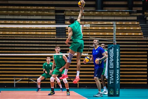 Foto Douglas Souza Jogador De V Lei Da Sele O Brasileira E Atua