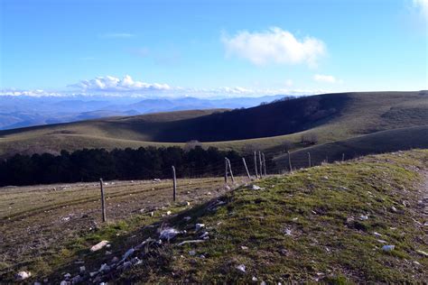 Monte Subasio The Mortaro Grande Hole On Monte Subasio Frank