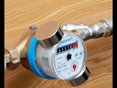 Сломался счётчик воды решил разобрать его посмотреть что внутри него ...