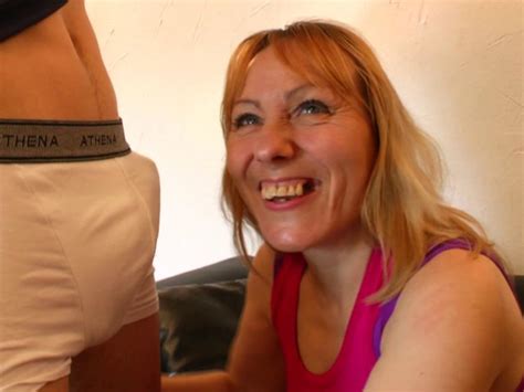 Blonde Mature Dans Un French Porn Et Elle S En Sort Bien SexenFrance