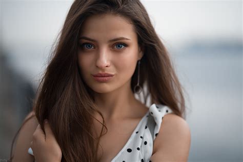 Looking At Viewer Face Brunette Depth Of Field Women Blue Eyes