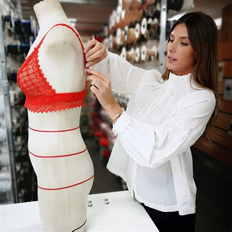 Camille Cerf présentera demain sa collection de lingerie