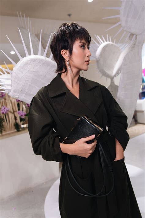 Qu Nh Anh Shyn Khoe Phong C Ch C T Nh Gi A D N Hot Girl Vi T B O D N Tr