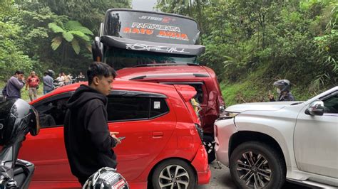 Tabrakan Beruntun Tujuh Kendaraan Di Sitinjau Lauik Nihil Korban