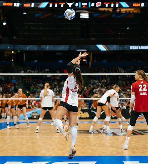 Wisconsin Badgers volleyball falls to Texas in Final Four match up