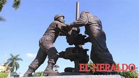 El Heraldo De Poza Rica En El Olvido Monumento A Los Petroleros