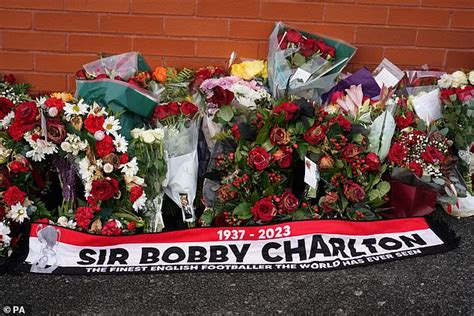 Sir Alex Ferguson Arrives At Sir Bobby Charlton S Funeral As A Long