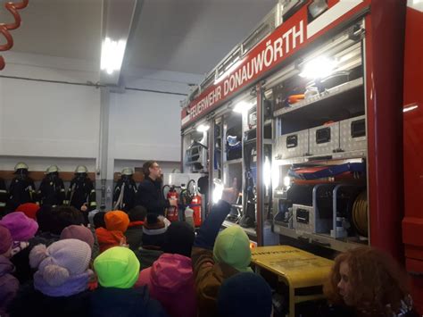 Besuch Der Klassen Bei Der Donauw Rther Feuerwehr Mangoldschule