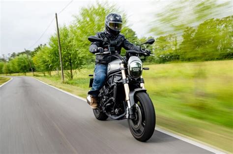 Moto Naked Prova Modelli Su Strada E Pista E Prezzi Insella It