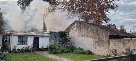 Burzaco se incendió una casa y dos personas sufrieron quemaduras