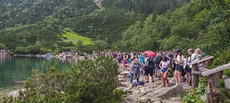 Morskie Oko oblężone przez turystów Nigdy tego nie widziałam