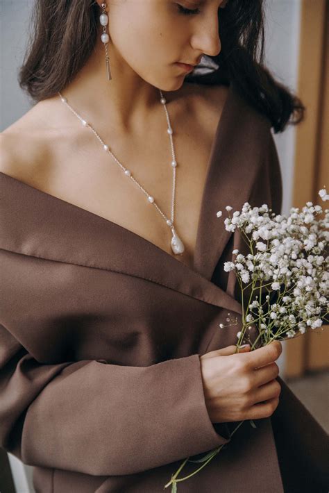 Серебряная цепочка с подвеской из жемчуга | Bridal earrings studs ...
