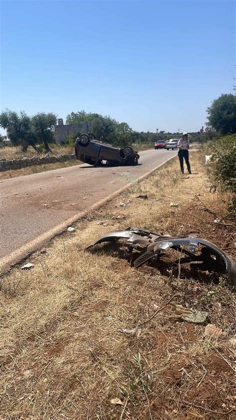 Castellana Turi Auto Finisce Fuori Strada E Si Ribalta The Monopoli