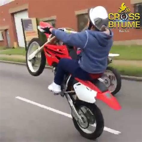 Tous En Roue Arri Re Sur Leur Moto Cross Vid O Dailymotion