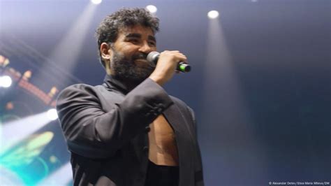 Azis M au iertat că sunt gay și rom datorită vocii mele DW