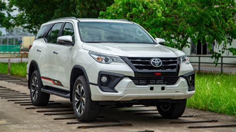 Apa Beda Fortuner Vrz Dan Trd Ini Ulasan Lengkapnya Paperplane