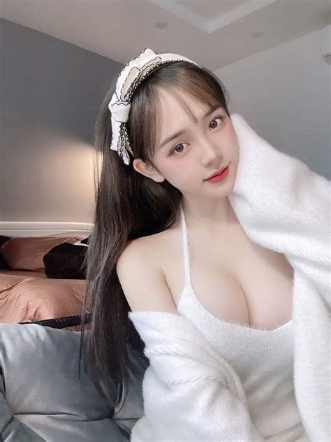Ảnh sex bikini hotgirl Trần Huyền Châu Việt Xinh