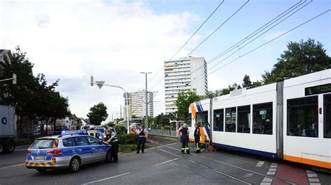 Ludwigshafen Mundenheim FOTOS Person in Saarlandstraße von