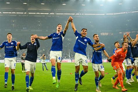 Derby Gegen BVB Schalke Star Stichelt Gegen Dortmund