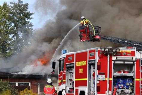 Update Zum Gro Brand Am Fort A Lagerhalle Brennt Komplett Ab Einsatz