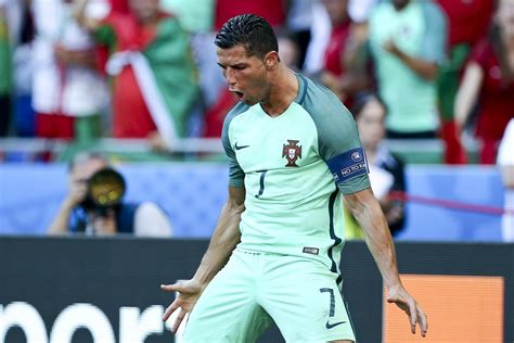 Claro Ronaldo Eleito O Melhor Em Campo No Hungria Portugal Renascença