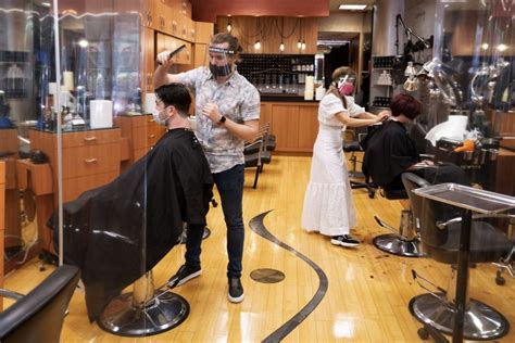 No COVID infections at hair salon shows masks work, study says - UPI.com