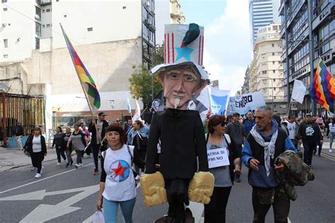 Argentina Fuerte Repudio En La Calle A La Visita De La Jefa Del