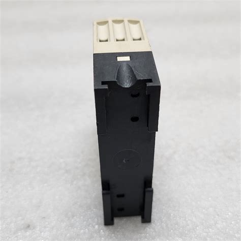 SCHNEIDER ELECTRIC RM4TG20 3-PH NETWORK CONTROL RELAY 140-580VAC