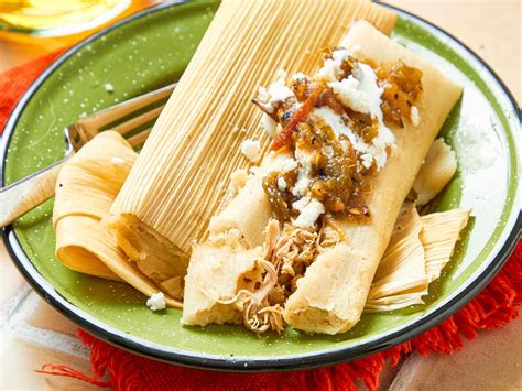 Tamales de Pollo con Salsa Verde (Tamales with Chicken and Green Salsa ...