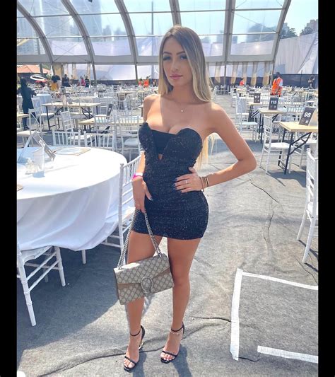 Foto A Influencer Eduarda Costa Apaixonada Por Salto Alto Purepeople