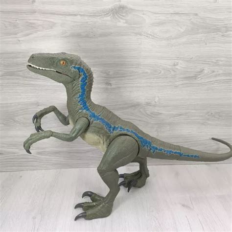 Jurassic World Dinosaur Super Colossal Velociraptor Blue Figure Mattel