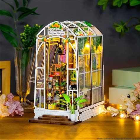 Miniaturowy domek Book Nook Biała oranżeria HABARRI