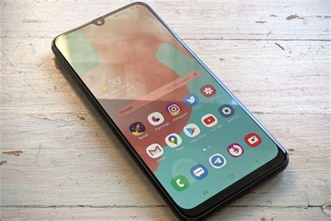 Samsung працює над дешевими смартфонами з флагманською автономністю ...