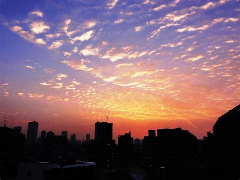 Paisaje De La Ciudad Al Atardecer Foto Premium