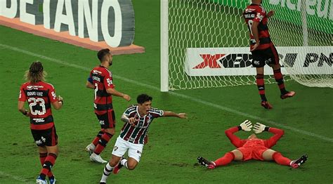 Chocolate No Domingo De P Scoa Fluminense Goleia O Flamengo Por X