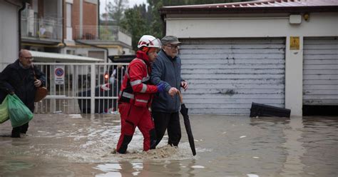 Dodental Loopt Op Na Overstromingen In Itali Duizenden Ge Vacueerd