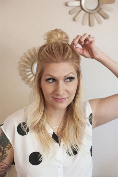 Casual And Celebrities Favorite Diy Top Knot Hairstyle Styleoholic