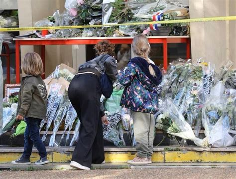 À La Flèche Un Hommage à Dominique Bernard Professeur Tué à Arras Ce