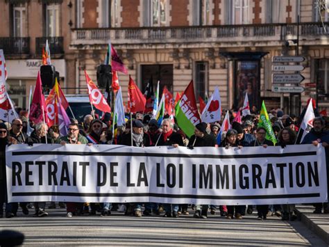 France 150 000 personnes défilent contre la loi asile et immigration