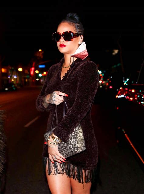 Rihanna Beautiful Legs Hot Celebs Home