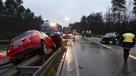 Fotos Graben Neudorf Zwei Schwerverletzte Personen Bei Frontalcrash