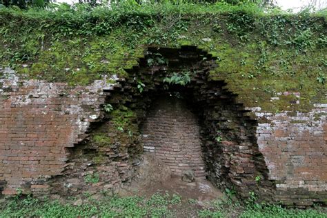 Benteng Keraton Kartasura Saksi Bisu Berpindahnya Keraton Mataram Ke