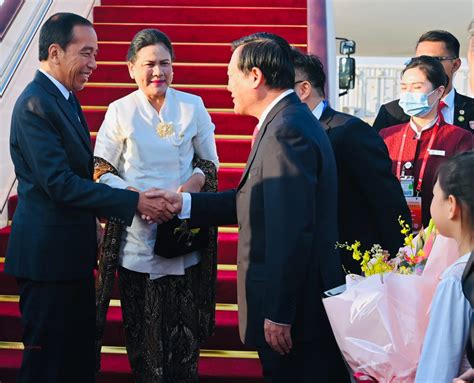 Presiden Jokowi Dan Ibu Iriana Tiba Di Beijing Sekretariat Negara